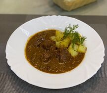 Гуляш по-венгерски с картофелем