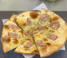Фокачча с беконом и розмарином