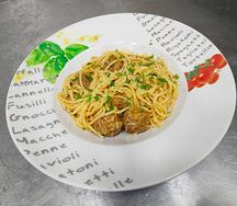 Спагетти с мясными шариками