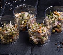 Мини-салат с куриной грудкой, опятами и бочковыми огурчиками