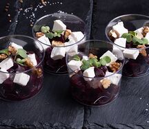 Мини-салат с печеной свеклой и сыром Фета