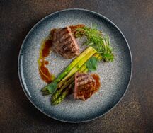 Филе миньон со спаржей