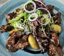 Теплый салат с куриной печенью