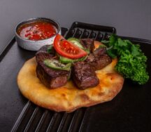 Шашлык из говяжьей вырезки с фокачча