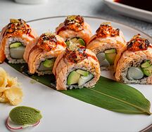 Ролл с лососем, гребешком и трюфельным маслом