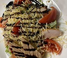 Салат Цезарь с курицей