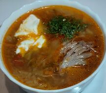 Щи с мясом и домашней сметаной