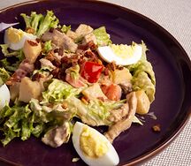 Салат с отварным яйцом