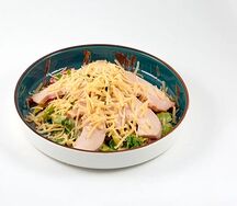 Салат с копченой грудкой