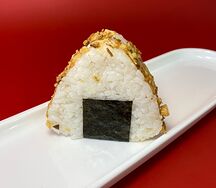 Онигири с курицей спайси 