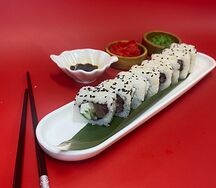 Калифорния в кунжуте с тунцом 