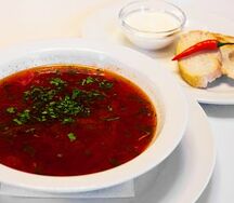 Борщ с чесночными гренками