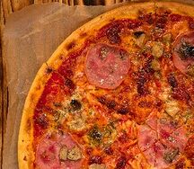 Пицца с ветчиной и грибами