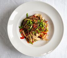 Wok с курицей и овощами