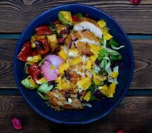 Теплый салат с куриным филе