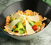 Салат Цезарь с курицей