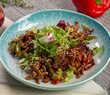 Салат с рукколой и креветками