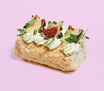 Меренговый рулет с малиной 