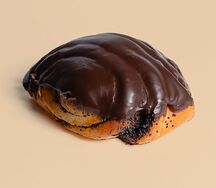 Булочка с маком