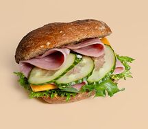 Сэндвич с сыром и ветчиной в чиабатте 