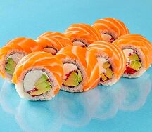 Филадельфия с лососем и авокадо