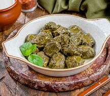 Долма в виноградных листьях