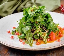 Теплый салат из говядины