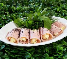 Рулет с ветчиной и сыром