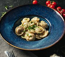 Пельмени cвинo-говяжьи ручной работы