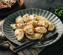 Вареники с картофелем и беконом ручной работы