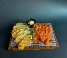 Слабосоленый лосось с хрустящим хлебом