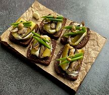 Бутерброды со шпротами