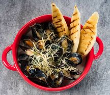 Мидии в винно-сливочном соусе