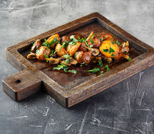 Жареный молодой картофель с грибами