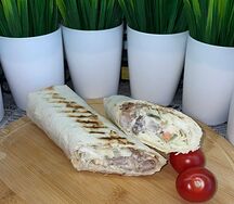 Шаурма Классическая с куриным мясом и соусом дзадзики