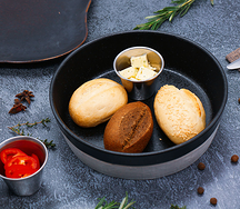 Хлебная корзина с маслом