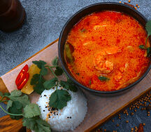 Том ям с креветками и кальмаром