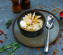 Куриный бульон с лапшой