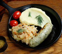 Колбаска с пармезаном и шпинатом