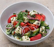 Овощной салат по-грузински с брынзой