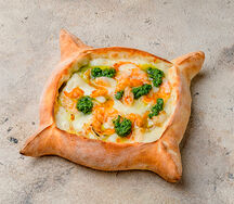 Хачапури Джари с креветками и песто