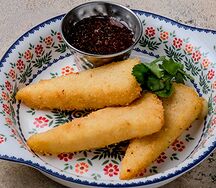 Жареный Сулугуни с аджичным медом