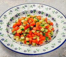 Овощной салатик из свежих огурцов и томатов