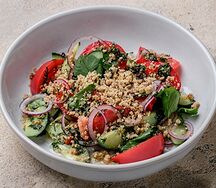 Овощной салат по-грузински с тертым грецким орехом