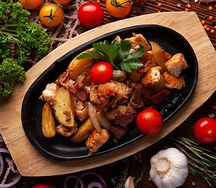Курица с беконом и картофелем