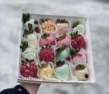 Бокс из 16 клубник 6