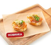 Тапас со слабосоленым лососем и соусом чимичурри