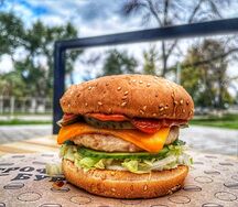 Мини-бургер с куриной котлетой