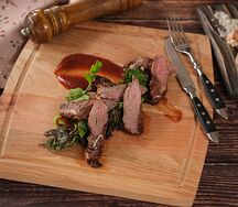 Филе баранины с майораном и овощами