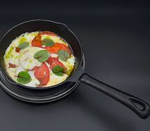 Сулугуни, запеченный с бакинскими томатами